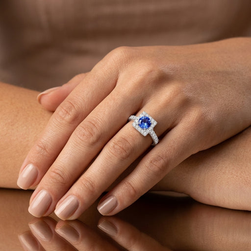 Tanzanite 0.85 ct tw Ring with 0.52 ct tw diamonds & 14kt Gold
