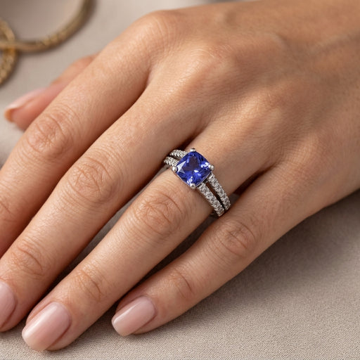 Tanzanite 0.90 ct tw Ring with 0.20ct tw Diamonds in 14kt Gold