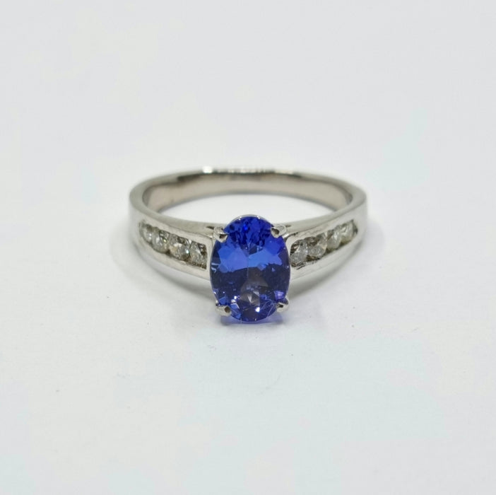 Tanzanite 1.35 ct tw Ring with 0.40 Diamonds & 14kt Gold