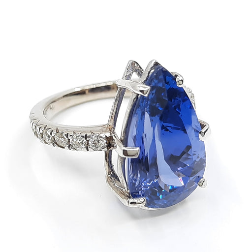 Tanzanite 11.10ct tw Ring with 0.52ct tw Diamonds in 14kt Gold