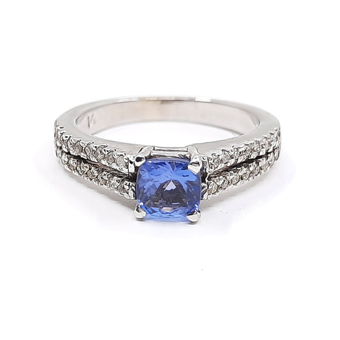 Tanzanite 0.90 ct tw Ring with 0.20ct tw Diamonds in 14kt Gold